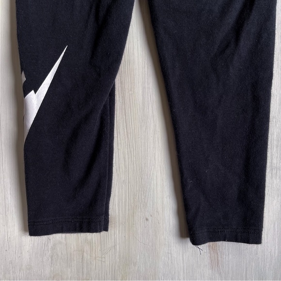 Nike swoosh leggings (size 2T) - Picture 6 of 7
